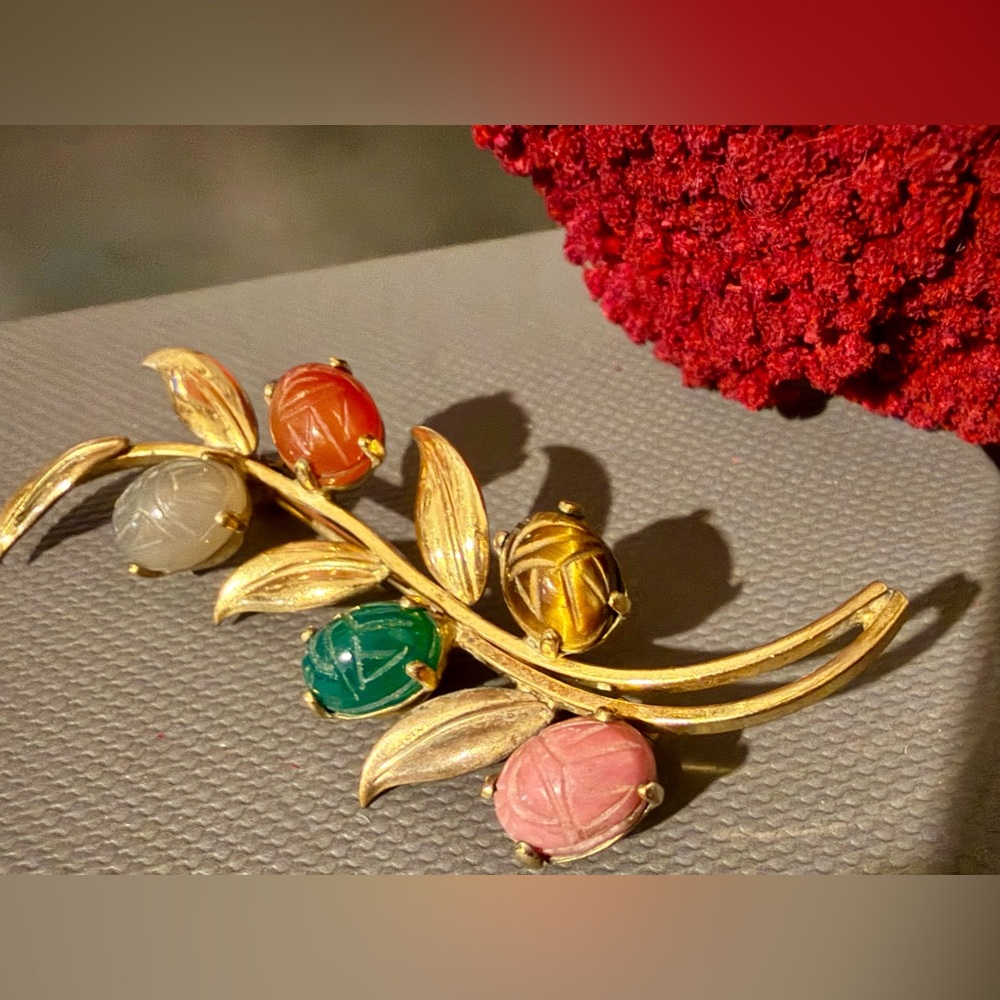 Vintage 12K Gold Filled Carved Gemstone Scarab Leaf Brooch/ Pin